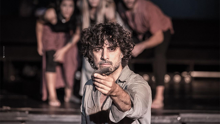 Τρεις τελευταίες παραστάσεις για τον «Σκύλο που τον έλεγαν πιστό» στο θέατρο Άλφα