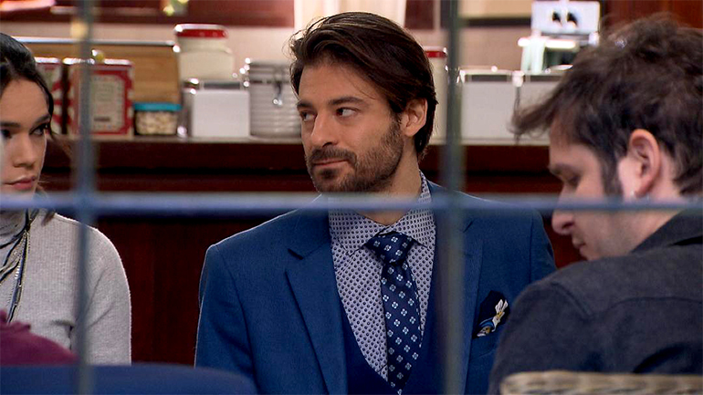 «Η τούρτα της μαμάς»:  Η βαφτιστήρα της Ευανθίας έρχεται στην Αθήνα και αποκαλύπτει το τρομερό μυστικό της!