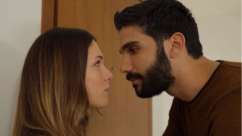 Γη της ελιάς – Τετάρτη: Ο Αλέξης χάνει το μυαλό του στη θέα της Μυρτάλης και του Νικήτα