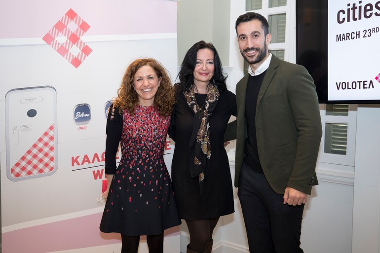 Η κ. Valeria Rebasti, Country Manager Italy & Southeastern Europe, VOLOTEA, η κ. Ιωάννα Παπαδοπούλου, Διευθύντρια Επικοινωνίας & Μάρκετινγκ, Διεθνής Αερολιμένας Αθηνών και ο κ. Pietro Cassitta, Marketing Manager Italy & Greece, VOLOTEA