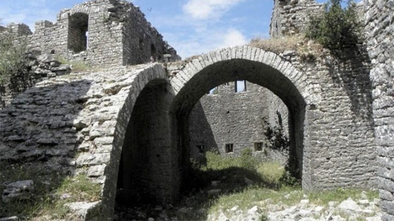 Ιωάννινα: Αυτοψία Μενδώνη στα έργα που πραγματοποιούνται στο Κάστρο