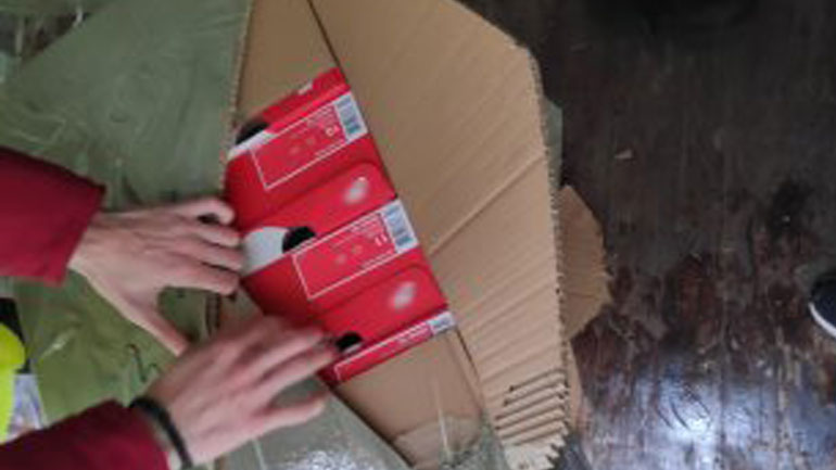 Βίντεο με μαϊμού προϊόντα που διακινούσε στην Ελλάδα η εγκληματική οργάνωση που εξάρθρωσε η Οικονομική Αστυνομία