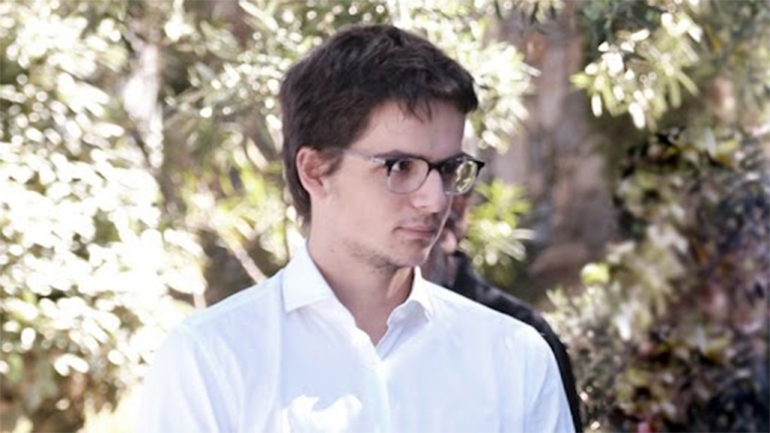 Αντίδραση προκαλεί η σαρκαστική ανάρτηση του υιού Μητσοτάκη για τη Συναυλία Ειρήνης