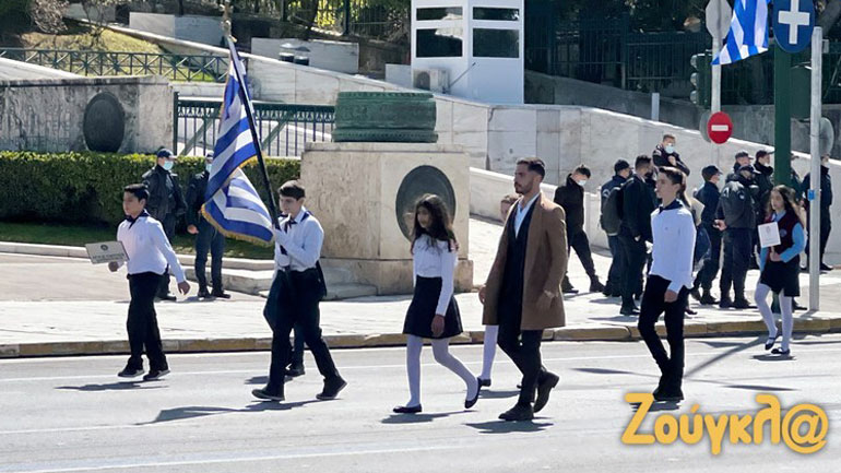 Ολοκληρώθηκε η μαθητική παρέλαση στο κέντρο της Αθήνας