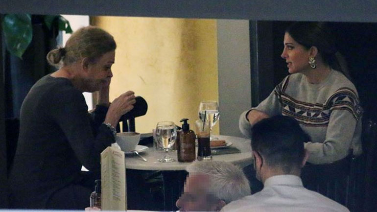 Σταματίνα Τσιμτσιλή: Βόλτα με την κουμπάρα της Σάσα Βαρδινογιάννη