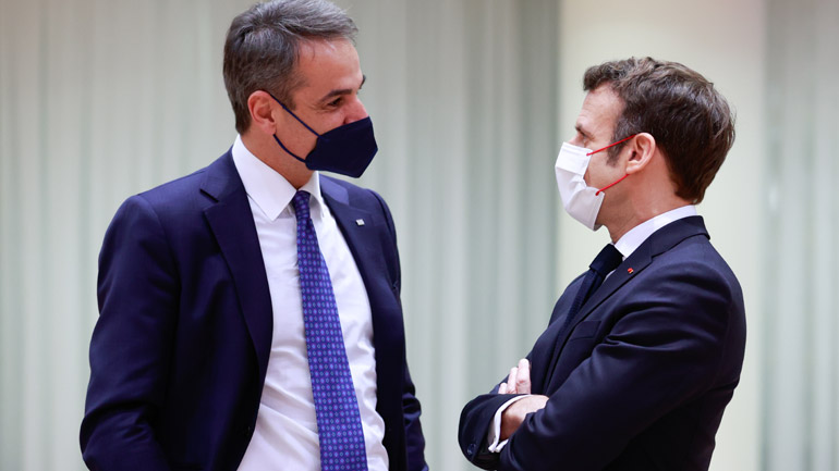 Συνομιλία Μητσοτάκη – Μακρόν: Η Ελλάδα θα πάρει μέρος σε πιθανή ανθρωπιστική επιχείρηση στη Μαριούπολη