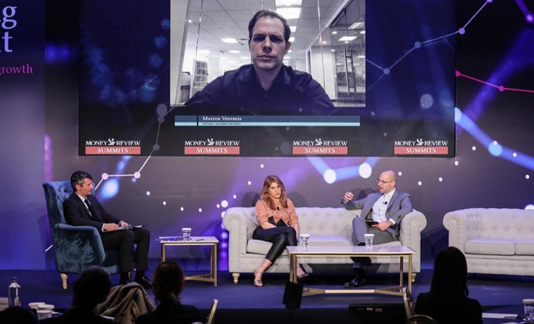 Από αριστερά: Ο συντονιστής Βασίλης Κωστούλας και οι Μάρκος Βερέμης, Αναστασία Στάμου, Μάρκος Ζαχαριάδης 