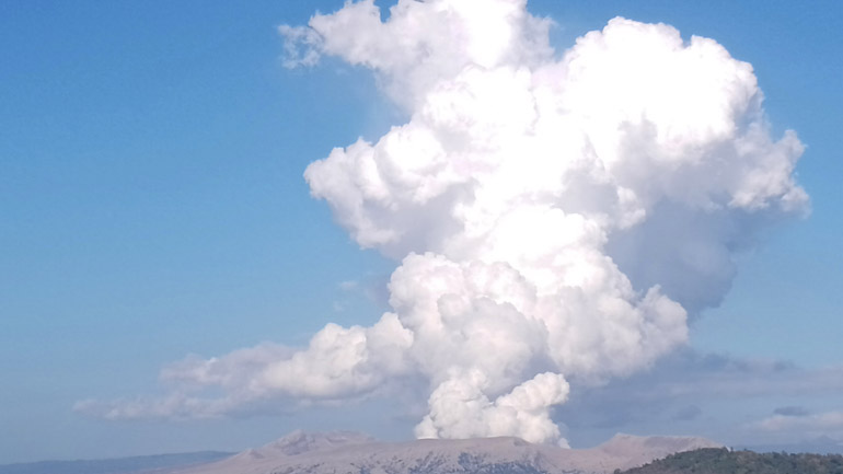 Συναγερμός για το ηφαίστειο Τάαλ στις Φιλιππίνες