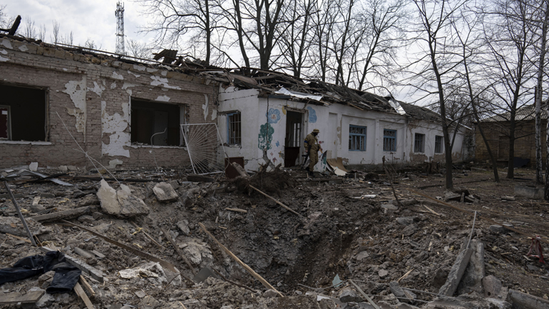 «Η Ρωσία βασίζεται στην αδιάκριτη χρήση αεροπορικών βομβαρδισμών»