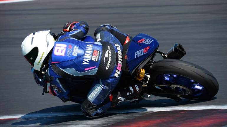 Για πρώτη φορά στη σέλα της Yamaha R3 προδιαγραφών WSSP300.