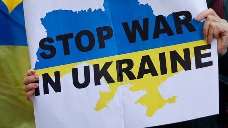 Χιλιάδες Ρώσοι διαδήλωσαν στην Πράγα κατά του Πούτιν