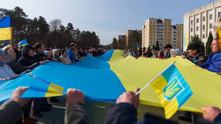 Υπό ρωσική κατοχή η πόλη Σλάβουτιτς – Διαδηλώσεις διαμαρτυρίας των πολιτών