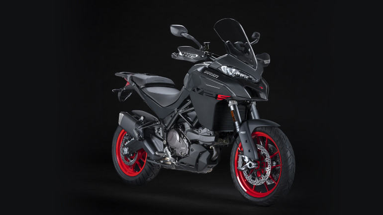 Το Multistrada V2 θα σε μυήσει στον κόσμο των adventure μοτοσικλετών με πάθος.