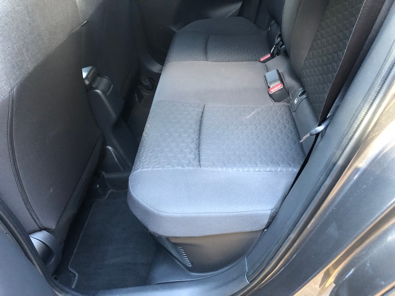 Ικανοποιητικός χώρος και για τους πίσω επιβάτες