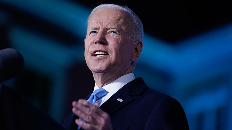 Ο Λευκός Οίκος «μαζεύει» τις δηλώσεις του Μπάιντεν για την παραμονή του Πούτιν στην εξουσία