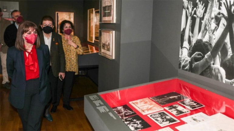 Επίσκεψη  Σακαλλαροπούλου στην έκθεση «Στη χώρα Καμπανέλλη. Νάξος, Μαουτχάουζεν, Αθήνα»