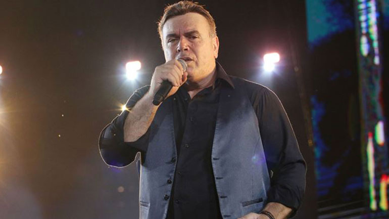 Μανώλης Λιδάκης: Ξεσπά ενάντια στις φήμες που τον θέλουν να πάσχει από λευχαιμία