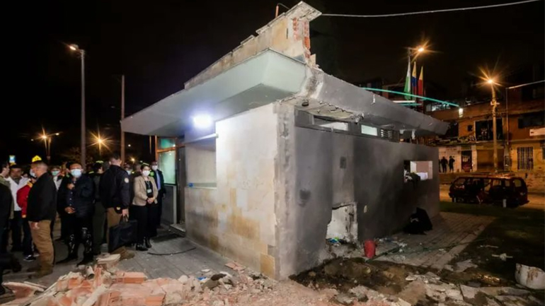 Κολομβία: Βομβιστική επίθεση μπροστά σε αστυνομικό τμήμα στην Μπογκοτά – Ένα παιδί νεκρό και 30 τραυματίες
