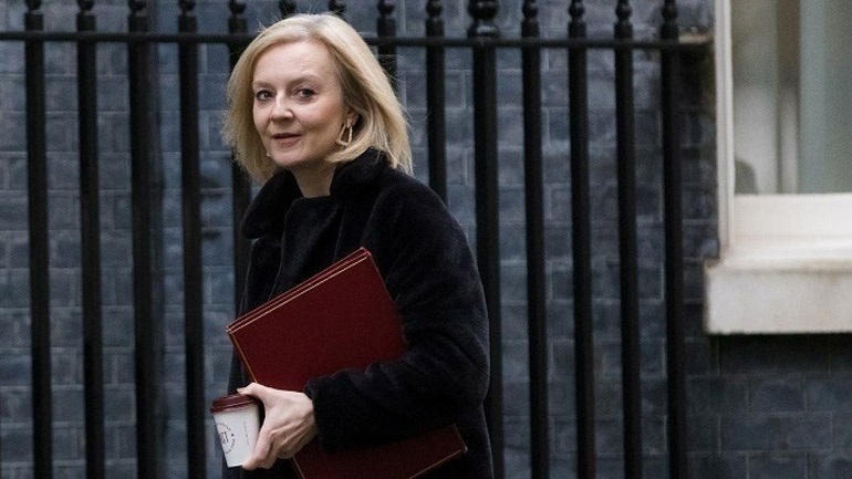 Λιζ Τρας: Οι ειρηνευτικές συνομιλίες Μόσχας- Κιέβου δεν πρέπει να αποβούν σε βάρος της Ουκρανίας