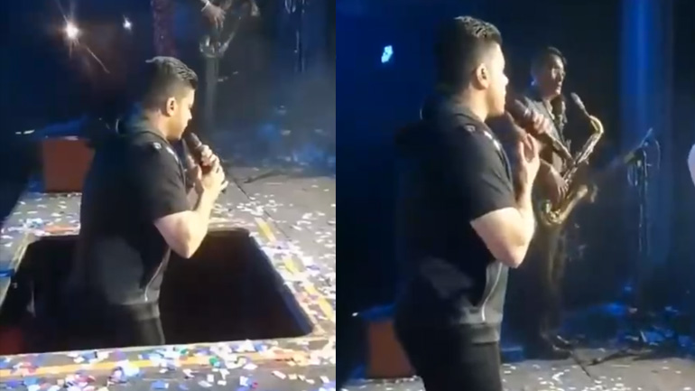 Tραγουδιστής κάνει εντυπωσιακή είσοδο στη σκηνή