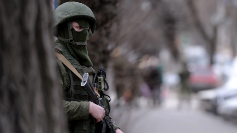 Χερσώνα: Ρώσοι εισέβαλαν στο προεδρικό γραφείο της Κριμαίας – Κατέβασαν την ουκρανική σημαία