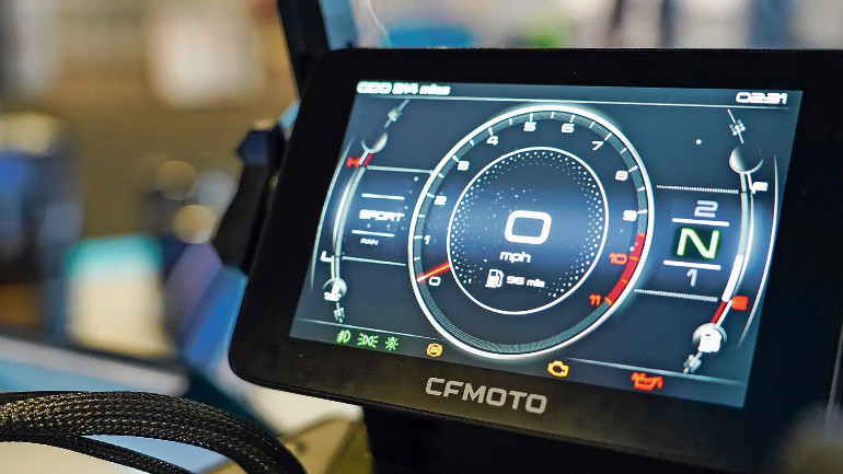 Έγχρωμη οθόνη με σύστημα συνδεσιμότητας.