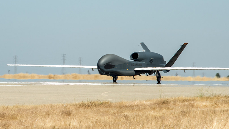 Βουλή: Ερώτηση του Κινήματος Αλλαγής για «πτήσεις UAVs US RQ-4 Global Hawk εντός ATH FIR/UIR»