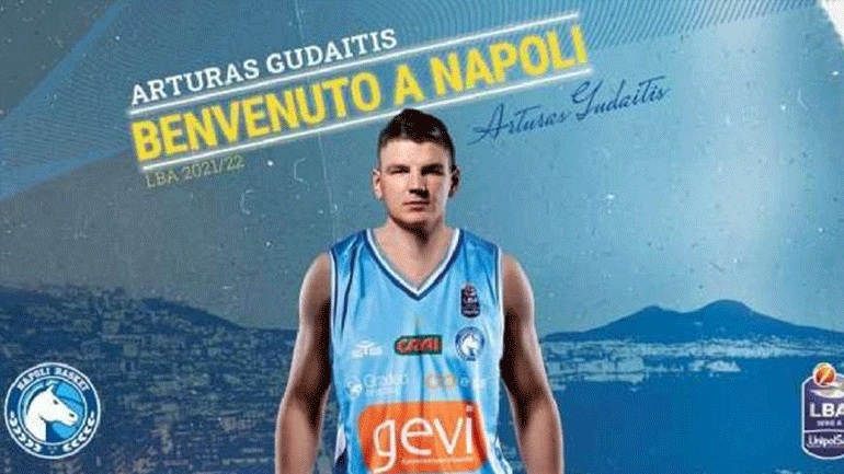 Μπάσκετ: Από τη Ζενίτ στη Νάπολι ο Αρτούρας Γκουντάιτις