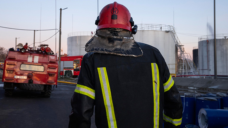 Ουκρανία: Τρεις νεκροί από πλήγμα ρουκέτας στο κτήριο της περιφερειακής διοίκησης του Μικολάγιφ