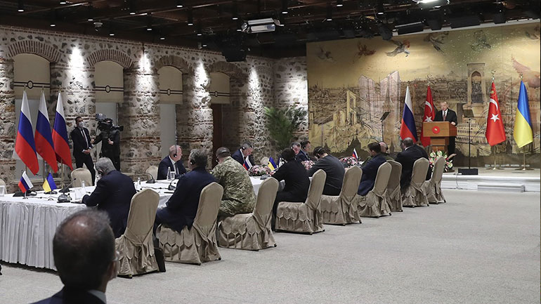 Ξεκίνησαν οι συνομιλίες μεταξύ Ουκρανίας και Ρωσίας – Παρών ο Αμπράμοβιτς