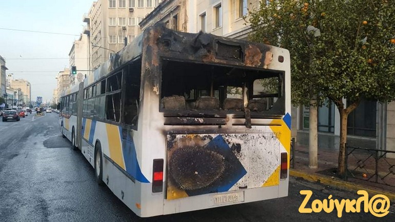Λεωφορείο της γραμμής 049, Ομόνοια-Πειραιά, άρπαξε φωτιά