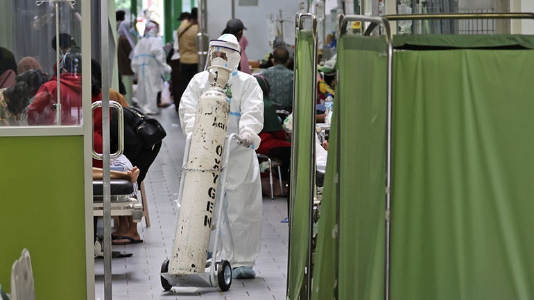 Αναζωπύρωση της covid-19 στην Ασία με τα περαστικά να ξεπερνούν τα 100 εκατομμύρια