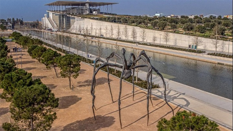 Η μεγαλύτερη μητέρα-αράχνη της Λουίζ Μπουρζουά εγκαταστάθηκε στο ΚΠΙΣΝ