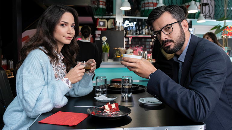 «Κι όμως είμαι ακόμα εδώ»: Ο Αλέξανδρος μαθαίνει επιτέλους για ποιον λόγο η Κατερίνα παντρεύτηκε τον Δημήτρη