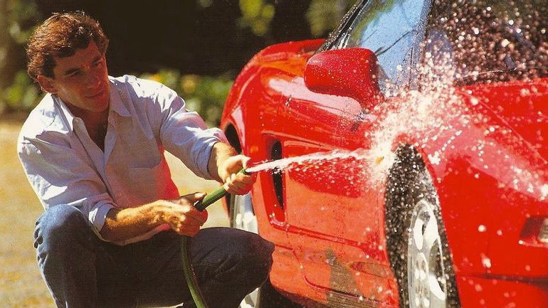 «Μπαίνουμε» στο γκαράζ του Ayrton Senna