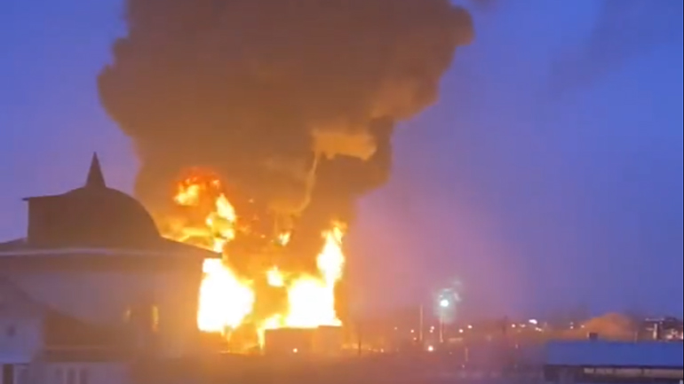 Ρωσία: Πυρκαγιά σε αποθήκη καυσίμων στην Μπελγκορόντ – Επιδρομή ουκρανικών ελικοπτέρων