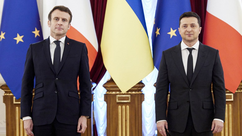 Ζελένσκι σε Μακρόν: Να εφαρμοστεί η πρωτοβουλία εγκαθίδρυσης ανθρωπιστικών διαδρόμων στη Μαριούπολη