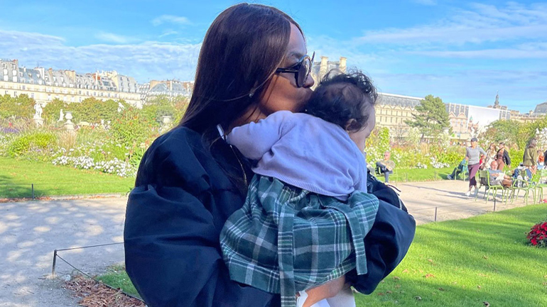 Η Naomi Campbell γιόρτασε για πρώτη φορά την Ημέρα της Μητέρας, αγκαλιά με την κόρη της