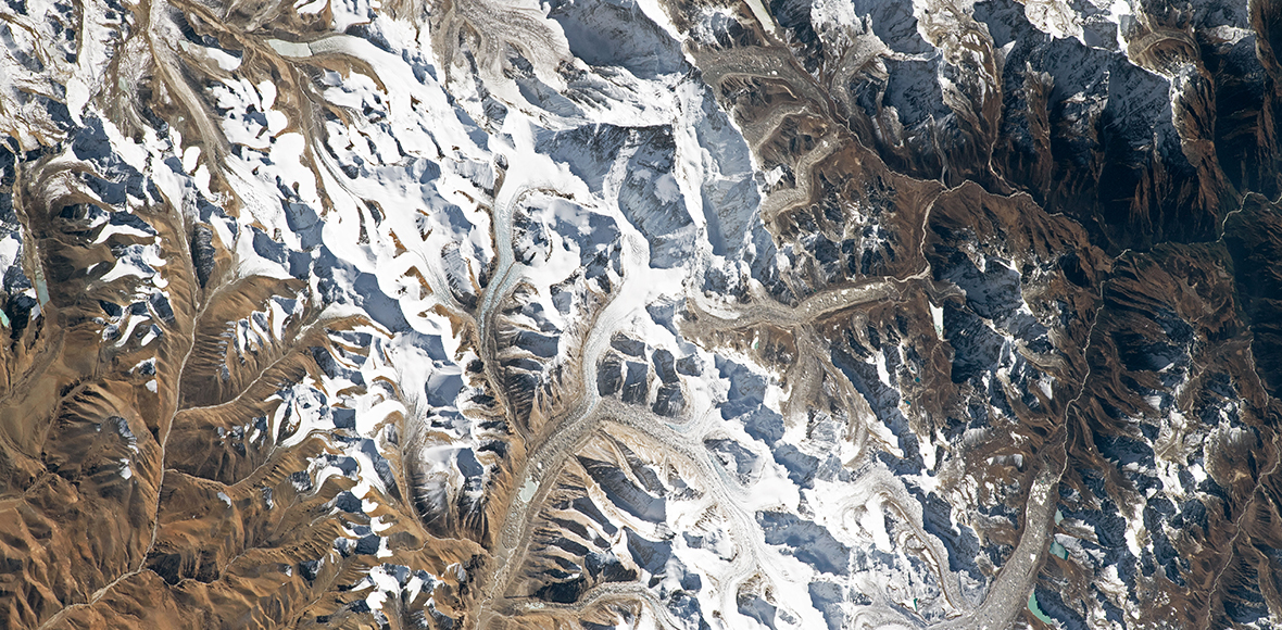 Το ψηλότερο βουνό του κόσμου όπως φαίνεται από τον Διεθνή Διαστημικό Σταθμό