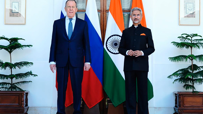 Ο Σεργκέι Λαβρόφ ελπίζει να παρακάμψει τις κυρώσεις στο εμπόριο με την Ινδία
