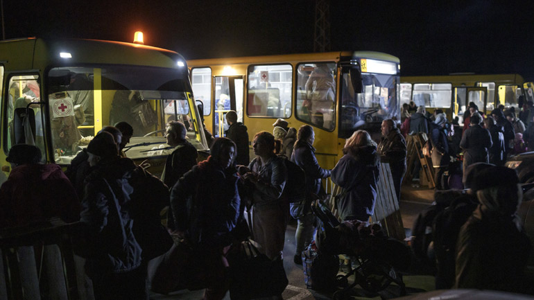 Έφτασε στη Ζαπορίζια οχηματοπομπή λεωφορείων με κατοίκους της Μαριούπολης