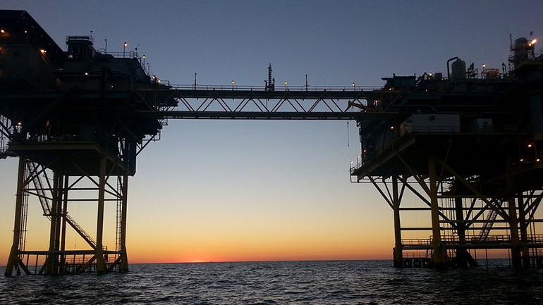 Επιτάχυνση των ερευνών για υδρογονάνθρακες – Στόχος για πρώτες γεωτρήσεις το 2025