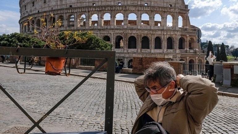 Μειώθηκαν τα νέα περιστατικά και οι θάνατοι από  COVID-19 στην Ιταλία