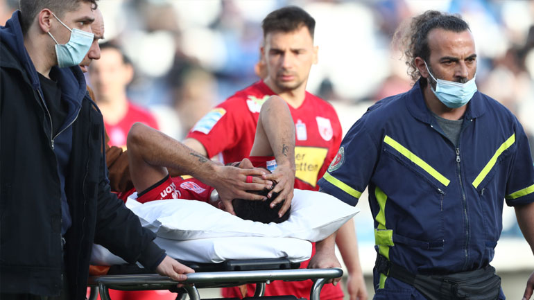 Ιωνικός-Βόλος: Σοκαριστικός τραυματισμός για τον Ρομέρο – Έχασε προσωρινά τις αισθήσεις του!