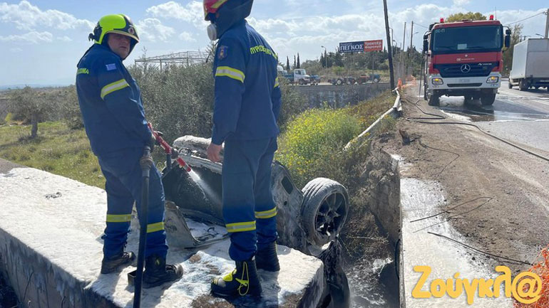 Αυτοκίνητο τυλίχτηκε στις φλόγες στα Μέγαρα