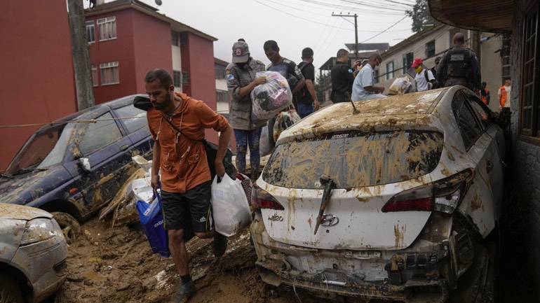 Βραζιλία: Τουλάχιστον 10 νεκροί και εννέα αγνοούμενοι από καταρρακτώδεις βροχές στο Ρίο ντε Τζανέιρο