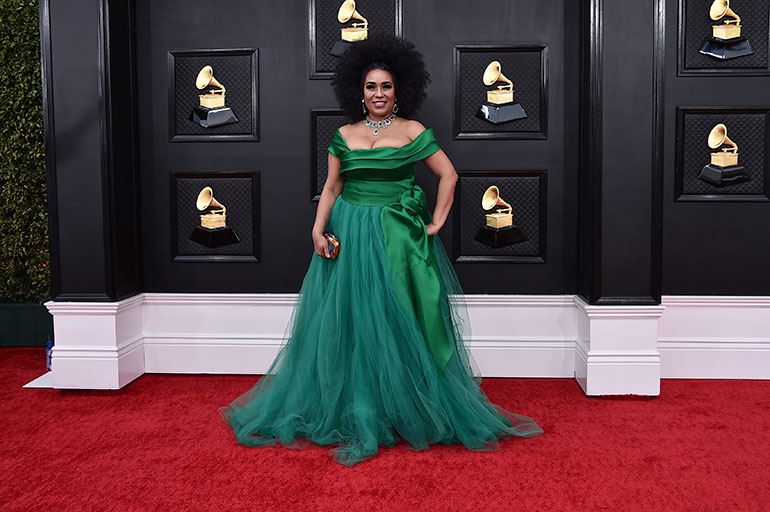 Η τραγουδίστρια Αϊμέ Νουβιόλα