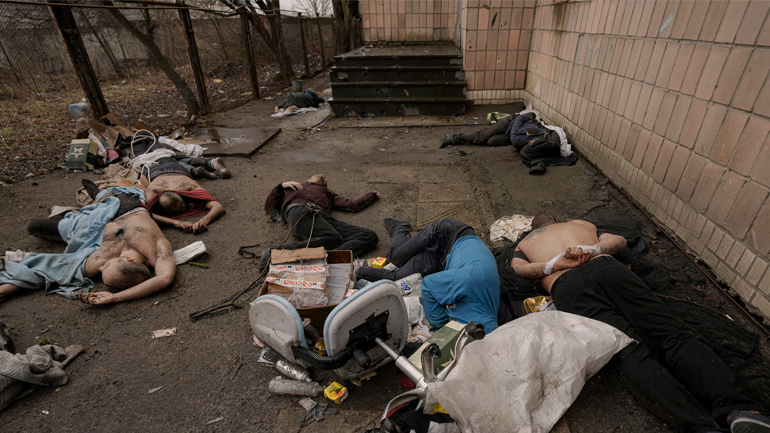 Μόσχα: Προβοκάτσια οι εικόνες των νεκρών στην Μπούσα – Σκηνοθετημένη παράσταση τα πτώματα στους δρόμους