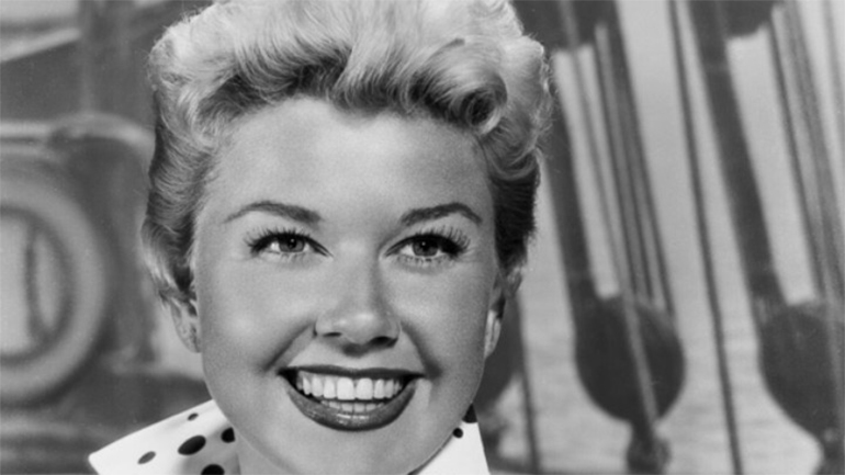 Ντόρις Ντέι: Εκατό χρόνια από τη γέννηση του χαμογελαστού “καλού” κοριτσιού του Χόλιγουντ