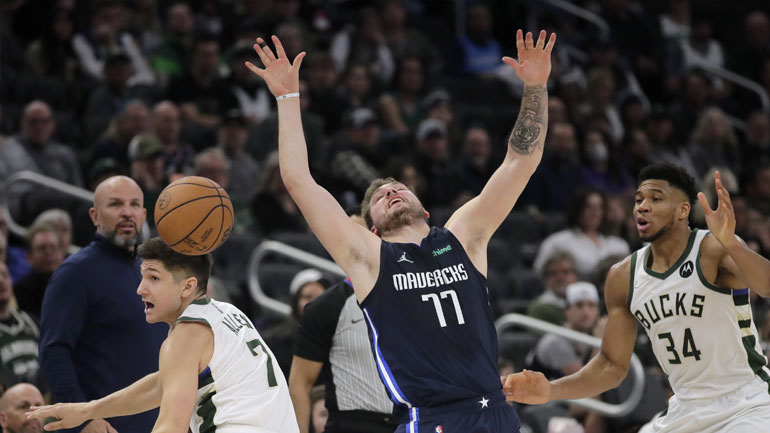 ΝΒΑ: Ο Ντόντσιτς απογοήτευσε τον Αντετοκούνμπο, με 118-112 νίκησαν οι Μάβερικς τους Μπακς